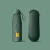Mini paraguas de bolsillo tipo cápsula de 5 pliegues y 6 varillas, paraguas plegable con recubrimiento negro para uso tanto soleado como lluvioso