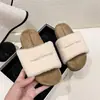 2026 Nuevo Diseño Estilo Coreano Otoño e Invierno Peludas de Una Tira Pantuflas para Mujer con Estampado de Letras, Felpa y Únicas