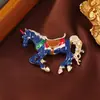Broche de Caballo del Zodiaco Retro de Exportación Transfronteriza Corsage de Caballo Tricolor Pin de Caballo Galopante Goteando Aceite Accesorios para Hombres