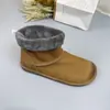 Botas de Neve de Couro de Vaca de Primeira Camada Novas para Outono e Inverno de 2025 com Forro de Pelúcia Plano para Mulheres, Botas Casuais Simples de Algodão e Linho com Solado Macio