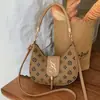 Bolsa de Mão Texturizada de Alta Qualidade Atacado Nova Bolsa Meia-Lua Feminina 2026 Verão Nova Bolsa de Ombro Color Block com Franjas Bolsa Transversal para o Dia a Dia