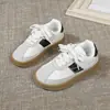 2026 Nuevas Zapatillas de Otoño para Niños Estilo Coreano Niños Medianos a Grandes Zapatillas de Entrenamiento Alemanas Zapatos Casuales Simples y Versátiles para Niños y Niñas