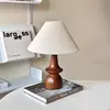 Luminária de Mesa Medieval de Madeira Maciça Nova Lâmpada de Atmosfera Zen Chinesa Lâmpada de Proteção Ocular Retrô para Quarto e Mesa de Cabeceira Tecido de Designer