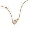 Moda Europea y Americana Dulce y Única Joyería de Nicho Acero Inoxidable Chapado en Oro de 18K Collar de Mariposa Diagonal en Forma de Corazón para Mujeres con Sentido del Diseño