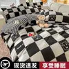 Juego fresco y simple de cuatro piezas de algodón puro lavado, amigable con la piel y engrosado, funda de edredón para uso doméstico, juego de tres piezas para dormitorio de estudiantes de verano