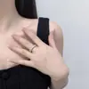 La Joyería de Mano Más Vendida de Amazon, Anillo de Zirconia Triangular de Fila Única de Círculo Completo, Anillo de Regalo Creativo para Mujer, Transfronterizo