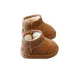 Botas de neve infantis 2026 novos sapatos de inverno para meninas com forro de fleece e design espessado, sapatos de algodão para meninos, sapatos de bebê integrados de couro e pele