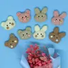 Accesorios de resina Strawberry Rabbit, accesorios de clip de pegamento en crema para manualidades, accesorios de resina, parche para funda de teléfono al por mayor