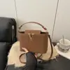 Bolso de Hombro Cruzado de Moda Versátil Estampado de Leopardo Moderno y Elegante Invierno 2026 Nuevo Simple en Forma de V Transfronterizo
