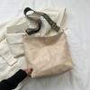 Bolsa de Grande Capacidade para Mulheres 2024 Primavera e Verão Nova Retro Alça Larga Ombro Único Transversal Bolsa Saco de Alta Qualidade para o Dia a Dia