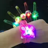 Tirachinas luminosos de verano con flechas voladoras, luces LED para exteriores, mercado nocturno, plaza, espadas voladoras, juguetes parpadeantes de vendedores ambulantes, venta al por mayor