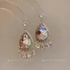 Un Toque de Primavera~Aretes de Flor Gota de Agua con Tachuelas de Diamante de Aguja Plateada, Estilo de la Corte Francesa, Artesanía Resistente, Aretes de Diseñador para Mujer