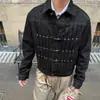 Jaqueta de workwear em jeans cru com design de fivela de avião clássica americana, estilo curto versátil unissex com design plissado, casaco jeans