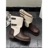 Botas de Motocicleta Versáteis Yueyu para Mulheres 2026 Verão Novo Estilo Popular Botas de Piloto Elegantes de Alta Qualidade com Saltos Grossos e Cano Alto