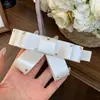 Presilha de Banana Estilo Laço Coreano com Acabamento Perolado de Cetim de Alta Qualidade e Strass, Acessório de Cabelo Versátil e Elegante para a Parte de Trás da Cabeça