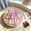 Conjunto de Dos Piezas a Cuadros sin Mangas para Niña 2026 Estilo Coreano con Chaleco Fruncido y Pantalones Cortos de Cintura Elástica Atuendo Elegante para Salir para Niños