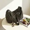 Bolsa tote de gran capacidad, bolsa versátil y elegante con forma de dumpling para mujer, nueva colección otoño 2026, bolso cruzado de un solo hombro casual y relajado