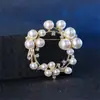 Broche de Perlas de Moda y Sencillo para Mujer, de Alta Gama y Elegante, Pin Antiexposición, Nuevo Estilo Versátil, Broche Creativo para Suéteres y Trajes