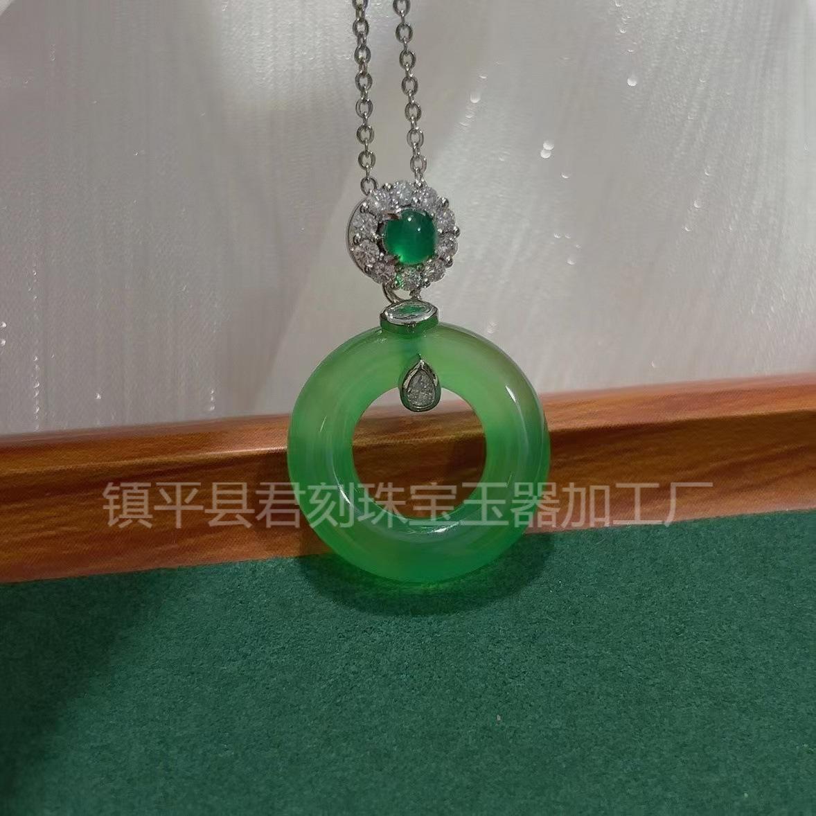 玉髓圆环吊坠