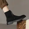 Nuevas botas Martin con cordones 2023 Botas de mujer estilo británico esmeriladas tacón medio botas cortas casuales 40-43 botas de comercio exterior
