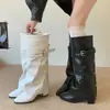 Fivela Emagrecedora 2026 Bico Fino Franzido Novas Botas Salto Bloco Empilhado Outono Panturrilha Larga Salto Alto Botas Longas Botas Femininas de Cano Alto