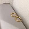 Brincos pequenos brilhantes em forma de C de metal europeu e americano, elegantes, todos combinados, HOOP, aço titânio banhado a 18K, feminino