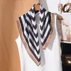 Pañuelo Cuadrado Suave de Color Claro de 70 cm para Mujer, Nuevo Pañuelo de Seda para Primavera y Verano, Estilo Elegante, Combinado con una Camisa, Elegante Pañuelo Pequeño para el Cuello, Versátil