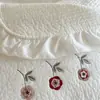 Colcha Acolchada de Algodón con Encaje Bordado Estilo Coreano Juego de Tres Piezas Ajustada Transpirable Engrosada Cálida Cubierta de Cama