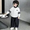 Traje de Otoño de Manga Larga para Niños Primavera y Otoño Nuevo Estilo Ropa Infantil para Niños Pequeños y Medianos Conjunto de Dos Piezas Camisa Chaqueta Estilo Coreano de Moda para Niños