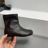Botas clássicas de couro de cano médio, estilo casual de cor sólida simples, novidades de outono 2026, botinhas baixas lisas para meninas, atacado