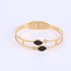 Pulsera de acero inoxidable con hojas de diamantes personalizada directamente por el fabricante. Pulsera de acero de titanio con hojas negras frías y viento.