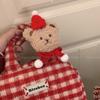 Broche de oso de peluche ~ Lindo sombrero de bufanda roja con cabeza de oso, broche de muñeca de dibujos animados, ramillete de Año Nuevo para mujer