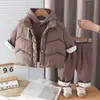 Conjunto Infantil de Fleece Outono e Inverno Novo Estilo Colete Quente Infantil Roupa de Inverno para Bebê Conjunto de Três Peças Moderno