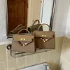 Bolso de Mujer 2026 Otoño Nuevo Estilo Hebilla Moda Bolso de Mujer Retro Bolso Cuadrado Pequeño Hombro Cruzado Bolso Simple de Mujer