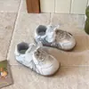 Zapatos Infantiles Forrest Gump 2026 Otoño Nuevos Tenis de Encaje de Lunares para Niñas Accesorios de Dibujos Animados para Niñas Zapatos Casuales