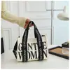 Bolsa de Lona Estampada com Letra Personalizada Simples para Mulher Gentil da Tailândia 2024 Nova Bolsa de Ombro Único Messenger Transversal