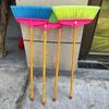 Venta al por mayor de fábrica escoba para el hogar escoba pequeña de plástico palo de madera escoba mágica individual juego de recogedor barrido de tareas domésticas