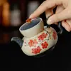 Bule de Chá Doméstico Cerâmico Estilo Antigo Pintado à Mão com Esmalte Caramelo, Design Azul Índigo e Ameixa Vermelha, Apresentando um Filtro com Furo de Bola para Chá Kung Fu