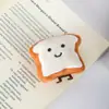 Broche de pelúcia de desenho animado, boneca fofa de comida pão torrada, acessórios DIY, enfeites para roupas e bolsas, atacado