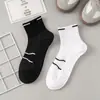 Meias de Cor Sólida com Massageador na Sola para Homens e Mulheres, Meias de Cano Médio, Absorventes de Suor, Respiráveis, para Basquete, Esportes Estudantis, Meias Longas para Corrida, Atacado