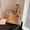 Bolso Nuevo de Moda Otoño para Mujer Bolso de Hombro Versátil Bolso Tote de Gran Capacidad Simple y Moderno Bolso Monocromático para Viajes y Commute