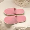Zapatillas Desechables de Coral Grueso Coloridas Antideslizantes para Baño de Pies de Invitados de Hotel y Hogar