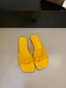 First Encounter Temporada 2026 Verano Nuevas Chanclas de Gamuza con Tiras Finas para Vacaciones y Playa, Combinadas con Faldas para una Suave Brisa Nocturna