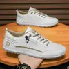 Atacado Novos Sapatos Masculinos Sapatos Casuais Masculinos Superfície de Couro Impermeáveis Mocassins Tendência Sapatos Forrest Gump Elástico Sapatos Esportivos