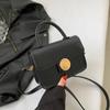 Moda color contraste retro estilo occidental primavera 2024 Nuevo estilo coreano simple casual mano hombro cruzado pequeño cuadrado bolso de mujer