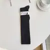 Meias de cano alto outono e inverno meias infantis meias de joelho JK meias de algodão com listras verticais emagrecedoras preto e branco meias de outer wear felpudas