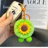 Llavero de Pompones de Girasol Colgante de Peluche Buena Suerte para Exámenes Estudiantiles Decoración de Mochila Regalo Mayoreo