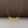 Nuevo Collar Entrelazado Hielo Triturado Dorado para Mujer, Cadena para Clavícula con Colgante de Doble Anillo Super Brillante de Nicho de Lujo Ligero de Gama Alta