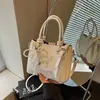 Mini bolsa de balde trançada vintage com decoração de laço de renda de pérolas, versátil e pode ser usada como bolsa transversal