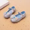 Sapatos de Princesa para Meninas com Laço 2025 Verão Novo Moda Coreana Cristal Lantejoula Sapatos de Uma Tira Salto Baixo Sapatos de Couro
